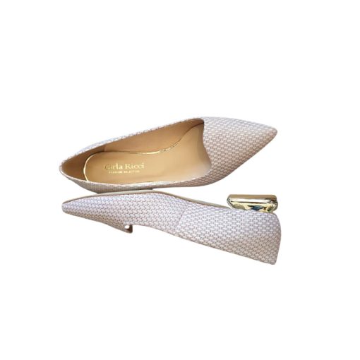 Púder-fehér aranysarkú cipő a Carla Riccitől
